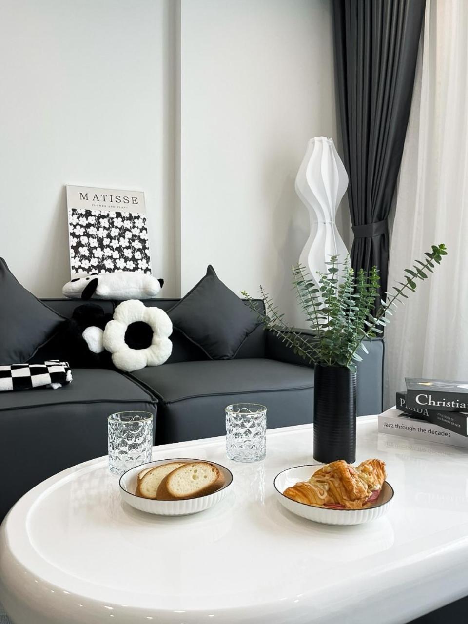 Bunnys Homes - Service Apartment Hanoi Buitenkant foto